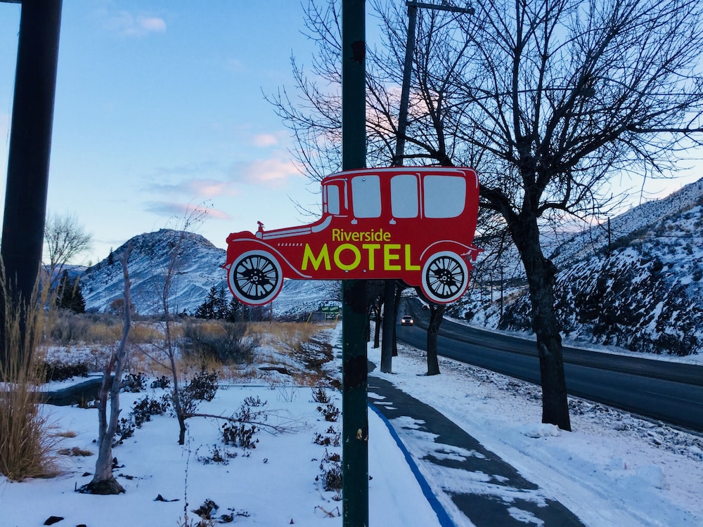Riverside Motel