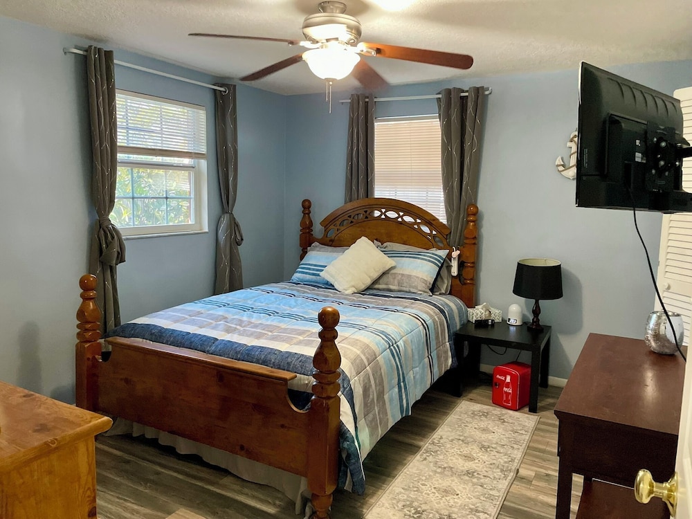 Gulf Side Getaway near Downtown Beaches