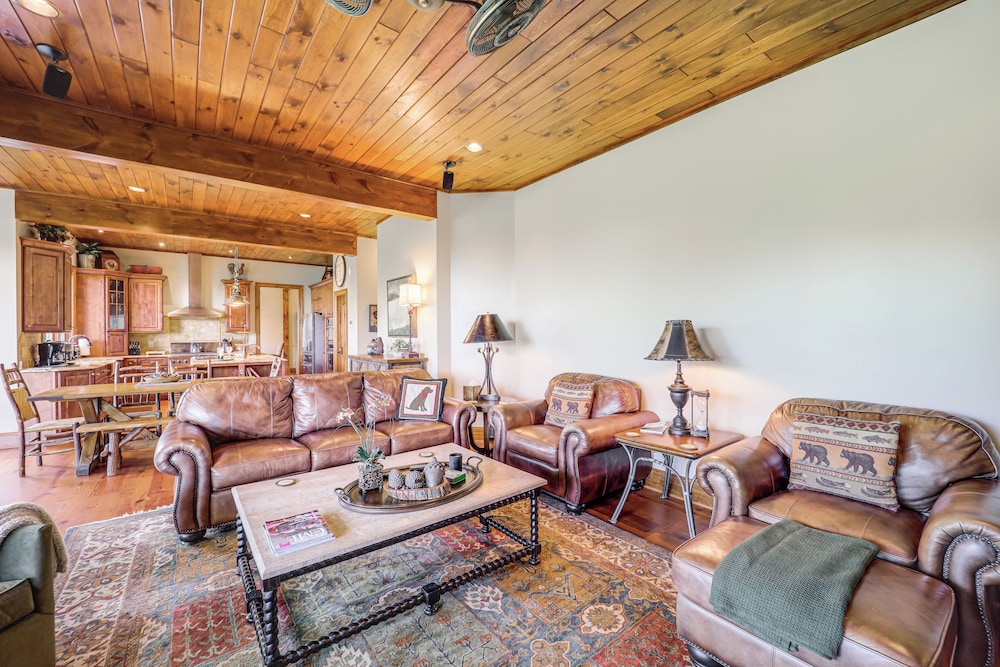 Hot Tub + Stunning Views: Luxury Beech Mtn Escape!