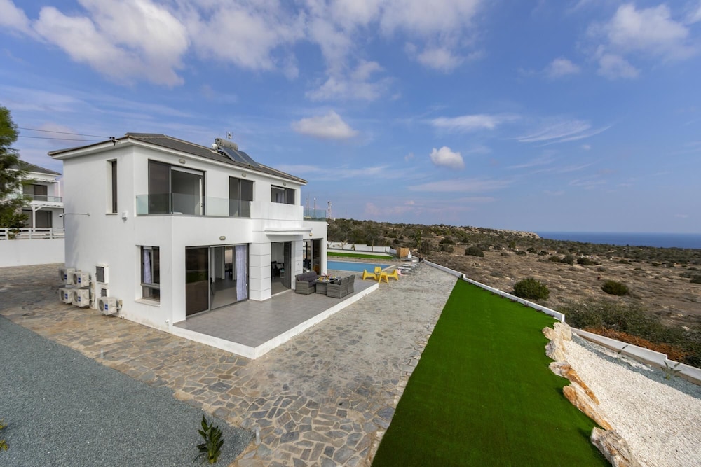 Greco Hilltop Views in Paralimni