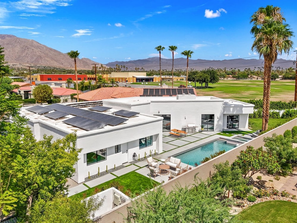 The Lighthouse- Monthly 4 bd 4 bth Pool Spa