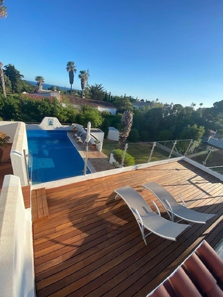 Casa Ninho Spacious 5 Bedroom Villa in an Enviab