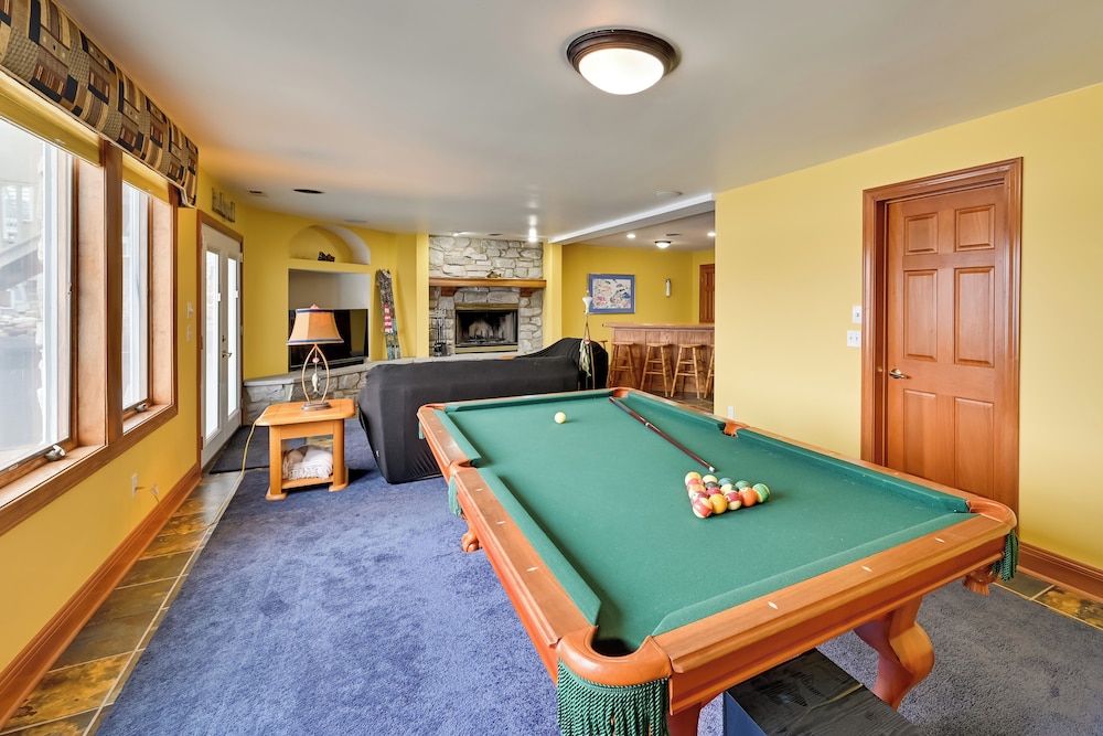 Hot Tub & Dock: Waterfront Lake Hamilton Home