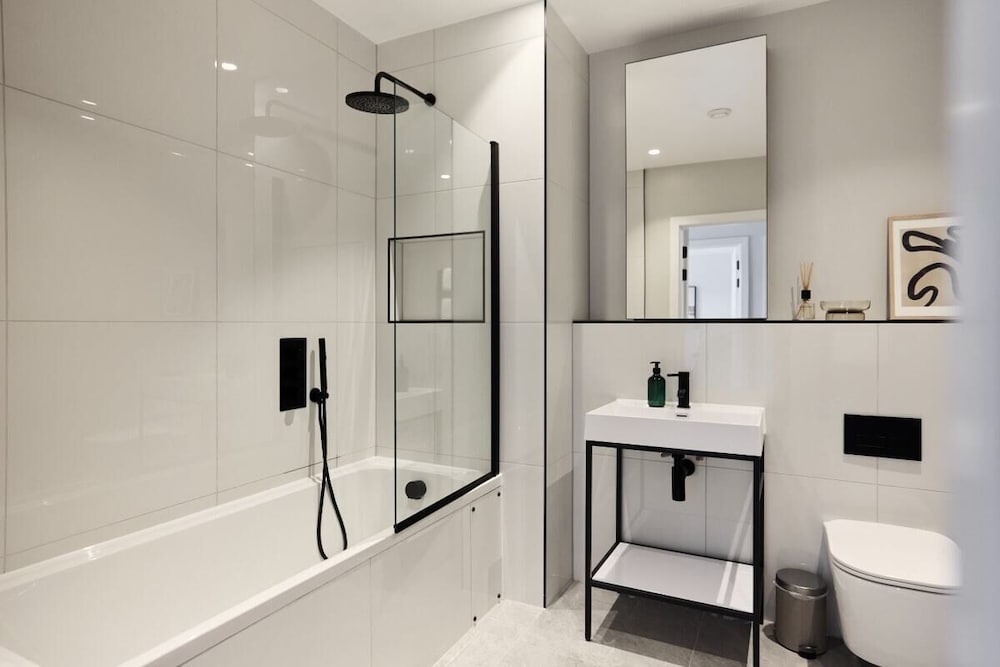 The Brondesbury Scenery - Bright 1bdr Flat With Balcony + Parking