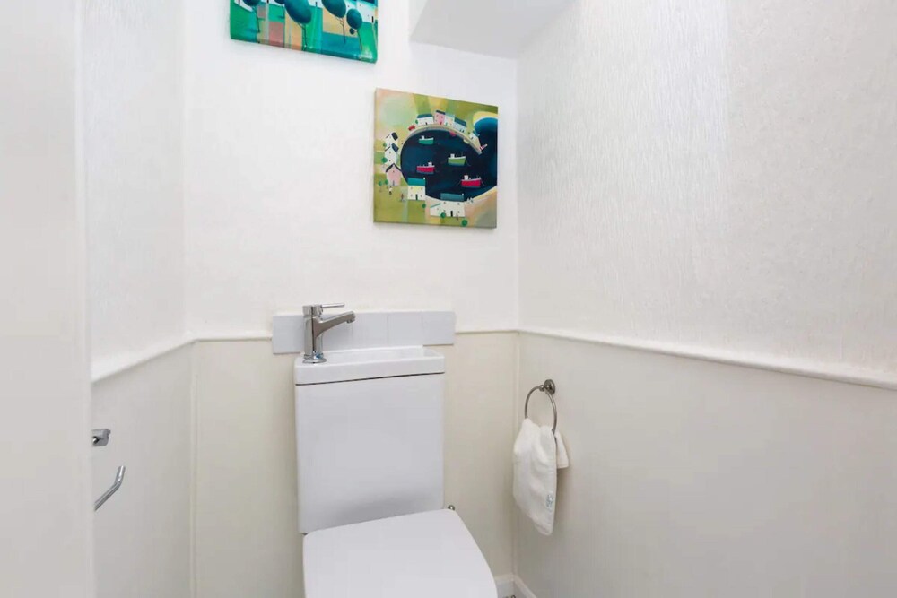 Homely 1 Bedroom Flat Near Haymarket Station view 3