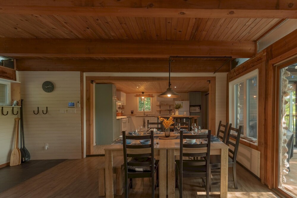The Phoenix - Riverside Chalet With Beach