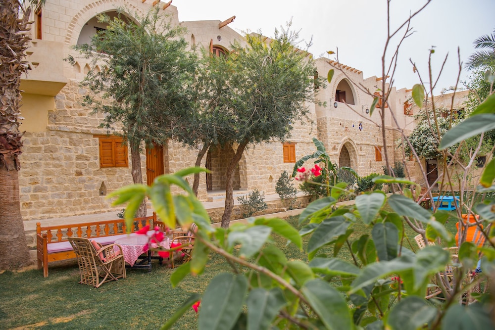 Zad Elmosafer Guest House