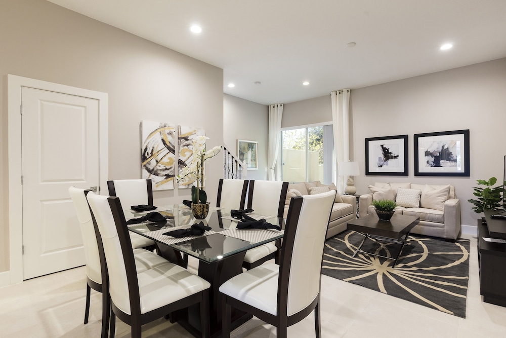 Summerville Vacation Homes by Columbia Management