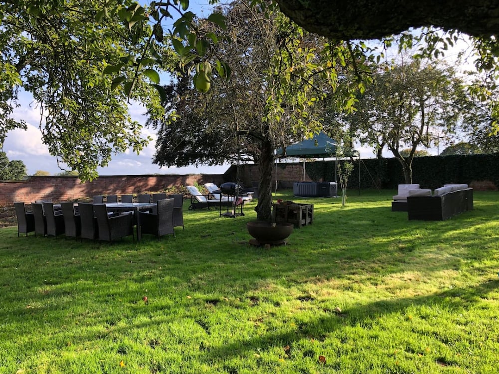 Historic Hall Wing nr York Leeds Free Hot tub