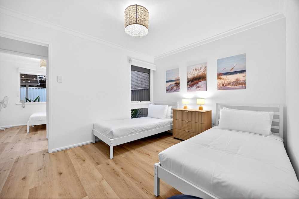 Bright 2-bed Unit Near Scarborough Beach