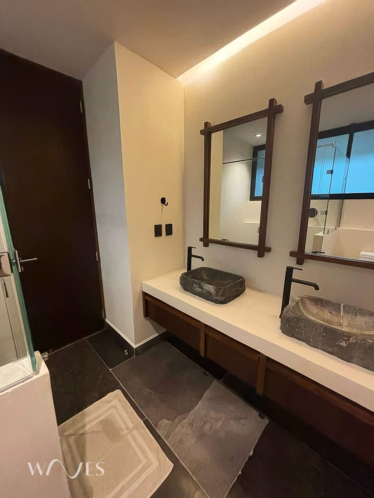 2BR w Private Pool Near the Beach Spacious Stay