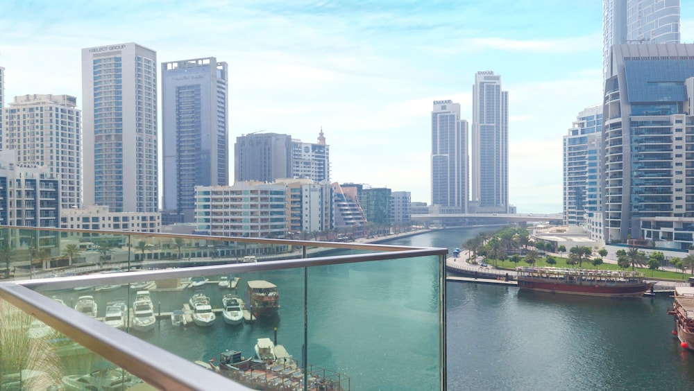 LUX  The Dubai Marina Skyline Suite