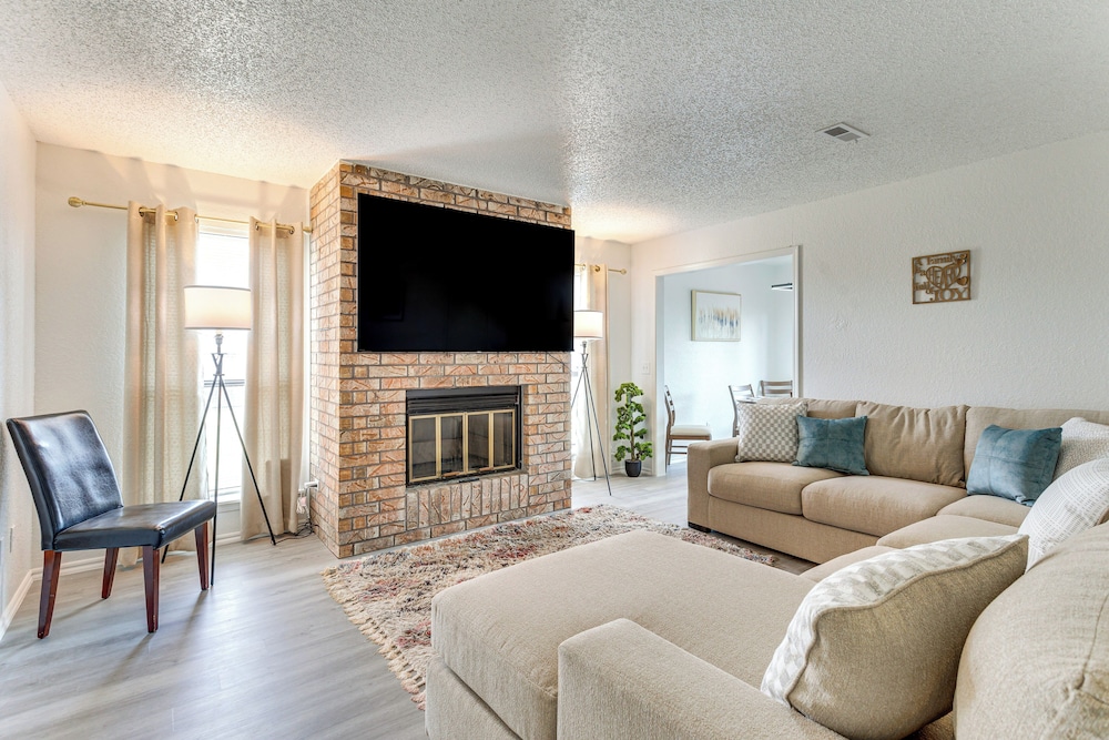 South OKC Home w/ Game Room: 18 Mi to OU Campus!