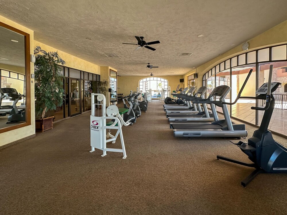 Steps to Sandy Beach Pool Renovated 2BR Condo