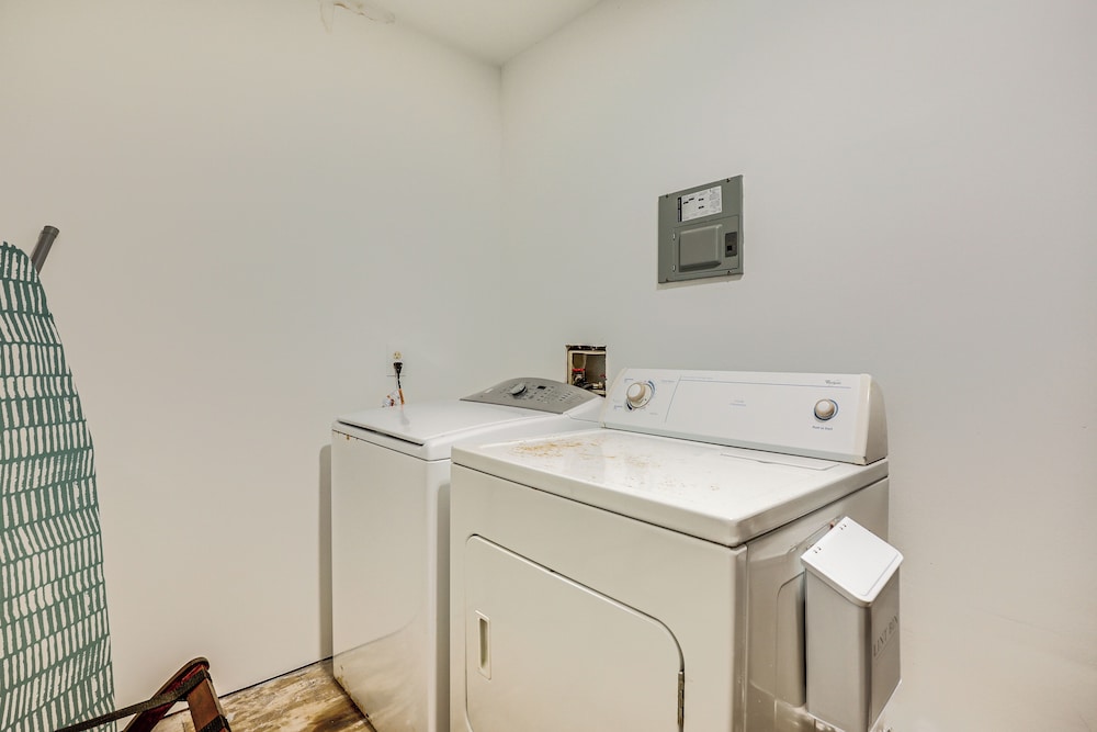 Home w/ Private Hot Tub < 1 Mi to Butler Beach!