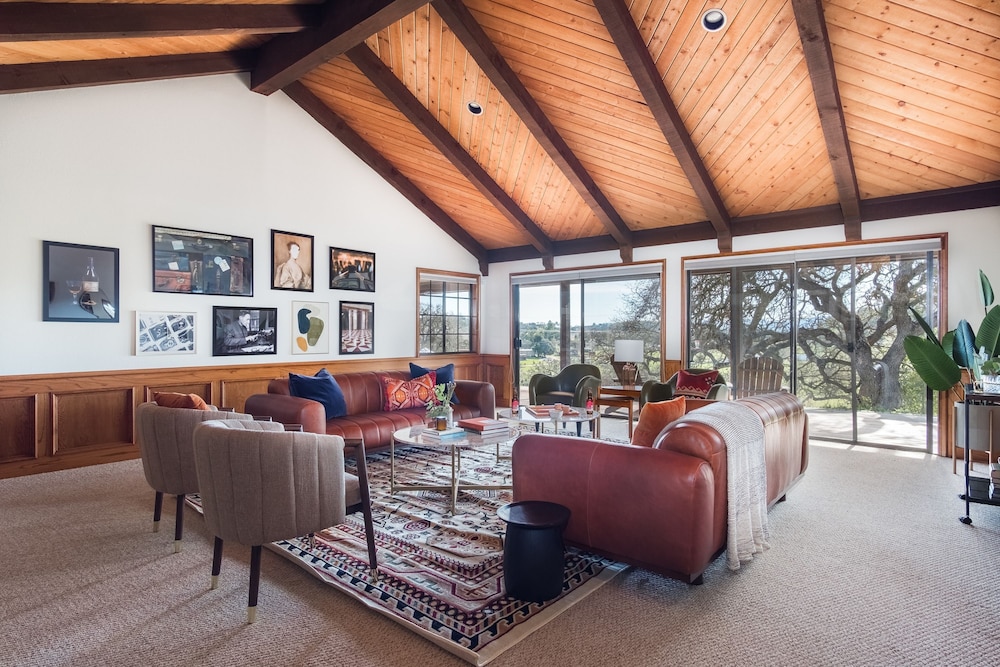 Cathedral by Avantstay Charming Secluded Estate w Sauna Pool Table Views of the Rolling Hills