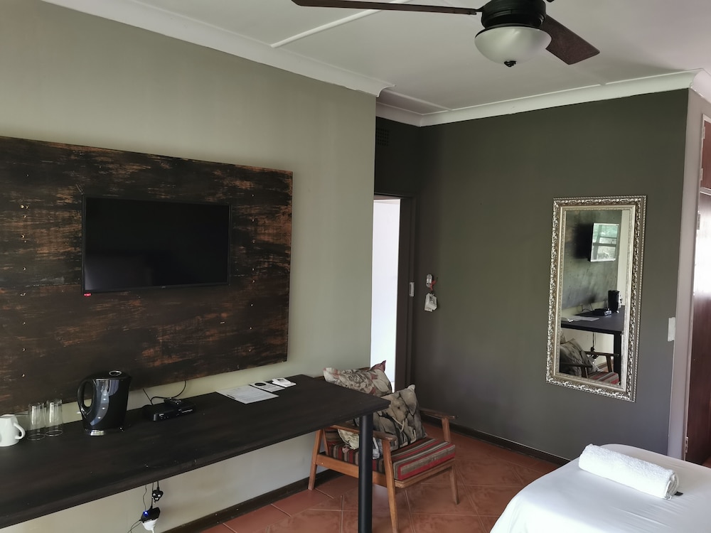 Aerotropolis Guest Lodge