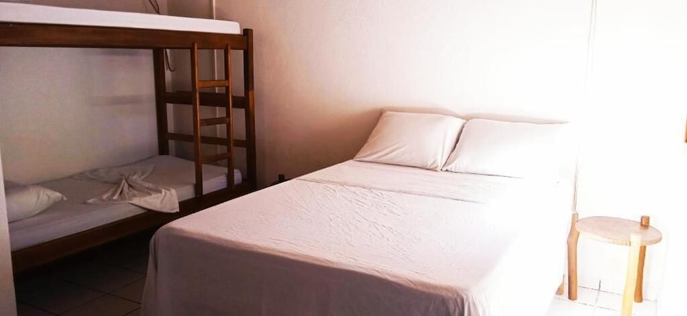 Novos Baianos Hostel e Suites