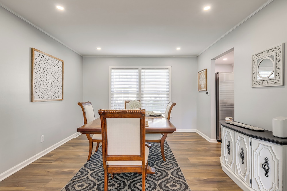 10 Mi to Downtown Macon: Family Home w/ Patio!
