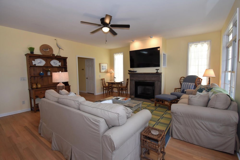 Spacious 4-bed, 4-bath Home in the Heart of Fripp Island