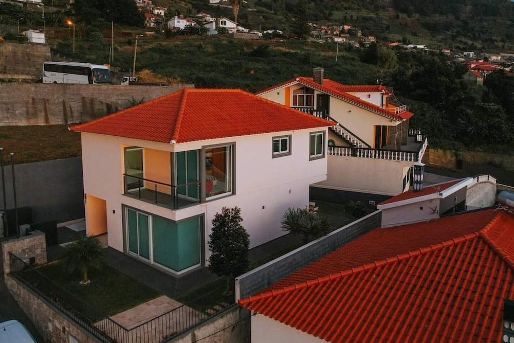 Beautiful 3-bed House in Arco da Calheta view 2