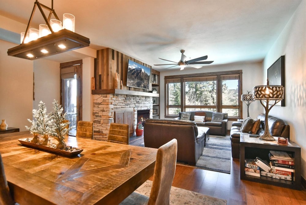 Bluesky Breckenridge Luxury 3 Bedroom Condo at Snowflake Lift