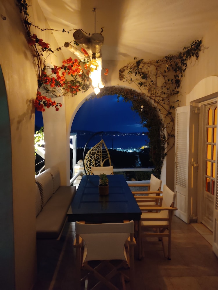 Zephyrus Sunset House