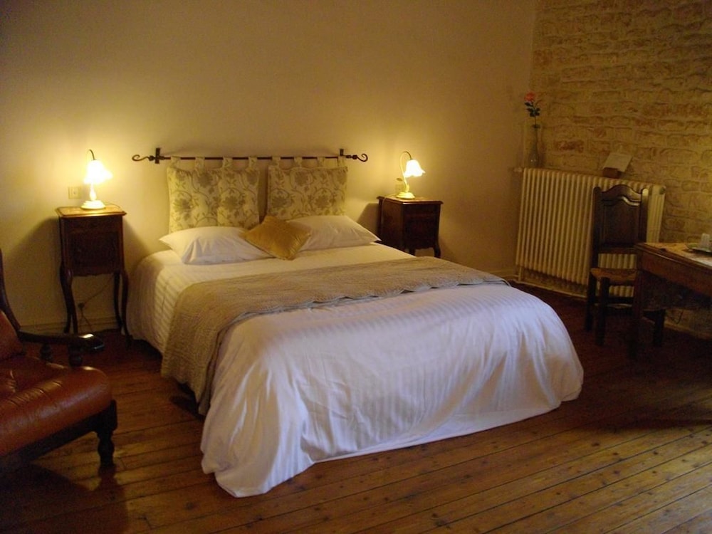 Chateau des Touches view 4