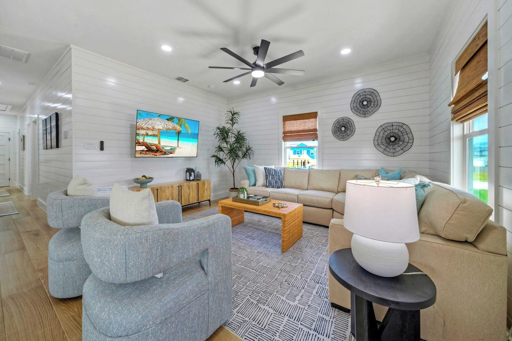 Sleeps 24 2 Homes, Priv Pool, Swing Bar, Patio Lounge Near Nature Preserve