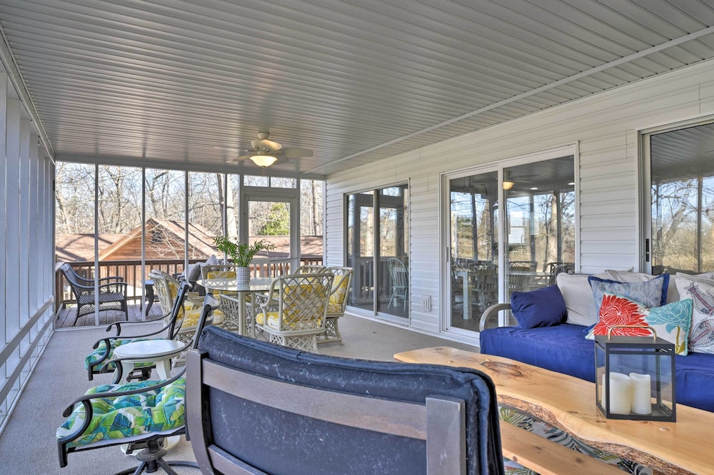 Large Lavonia Home w/ Party Dock on Lake Hartwell! - Property Image 11