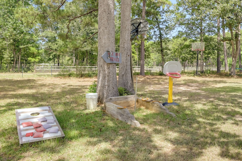 Play Games, Bike & Unwind: Cleveland Family Home!