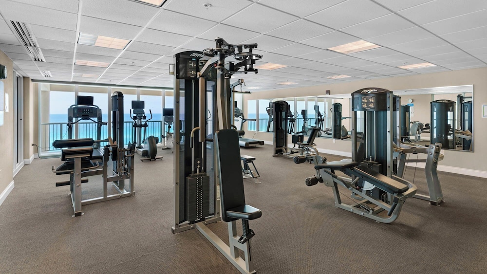 2BR Gulf Front Condo w/ Pool, Gym, Hot Tub + Free Attraction Tickets!