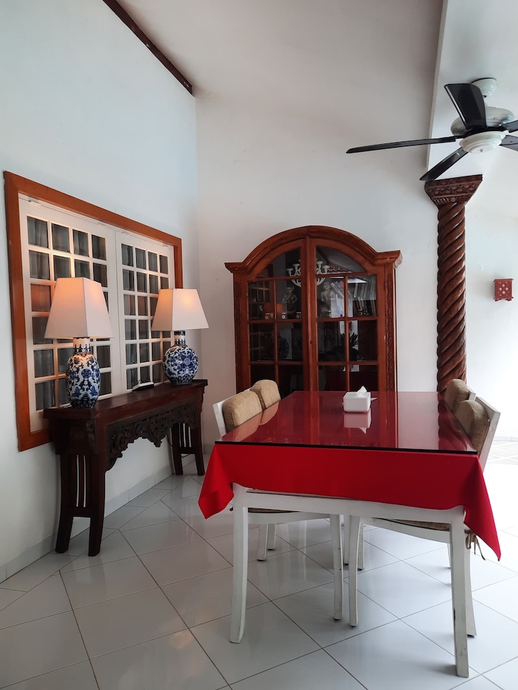 Yogyakarta Tropicana Villa