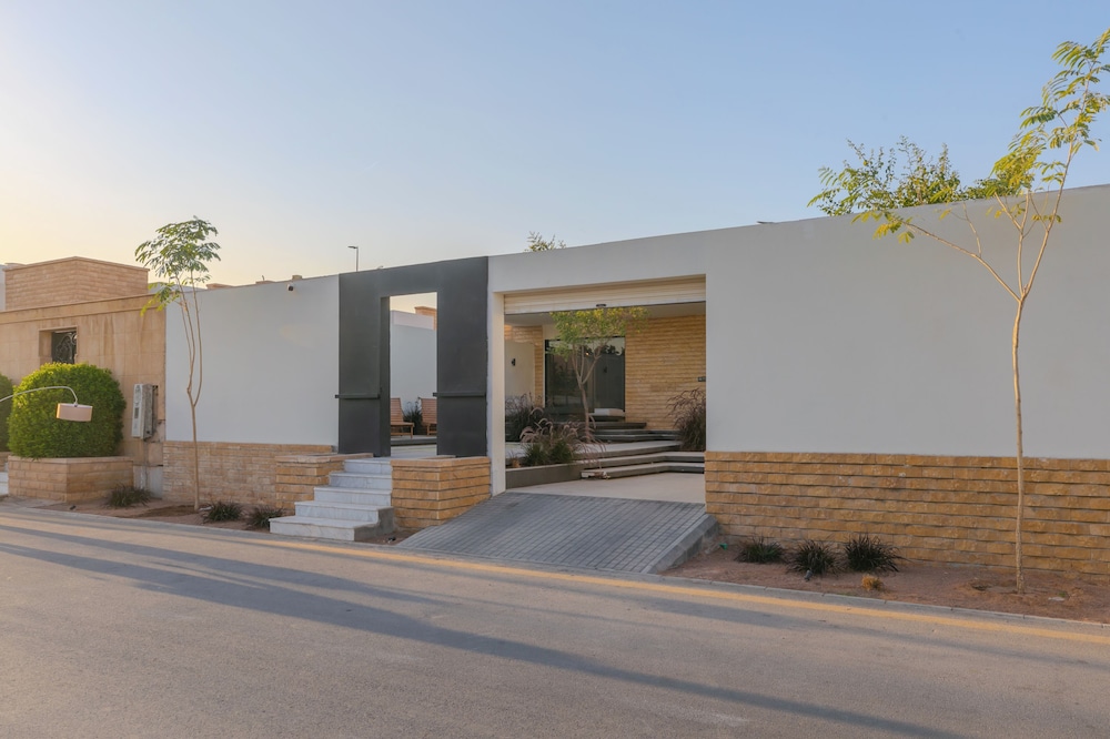 Portal Chalets With Private Pool-AlRawda