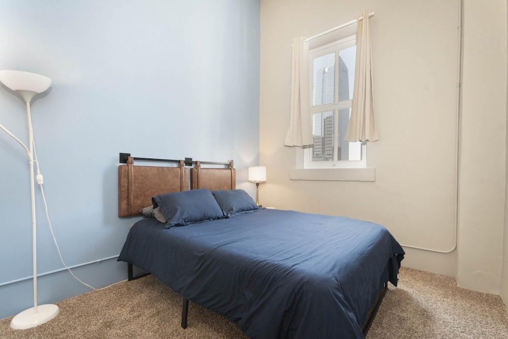 Bright and Airy Downtown Loft Great Wifi view 2