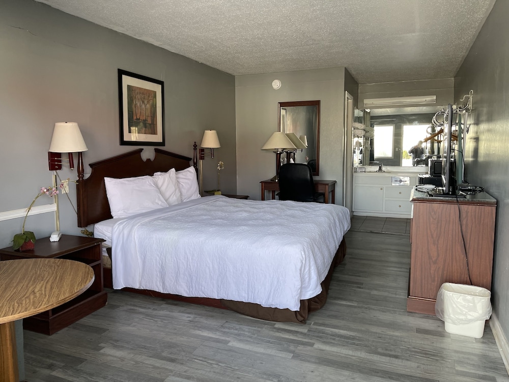 COVERED BRIDGE INN & SUITES view 3