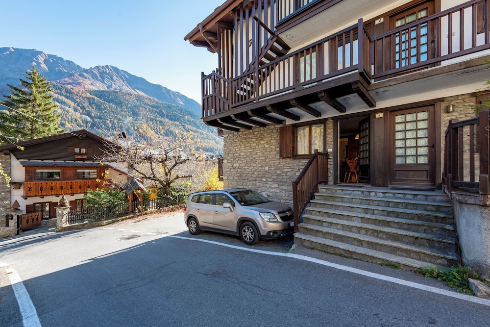 Graceful Apartment In Courmayeur