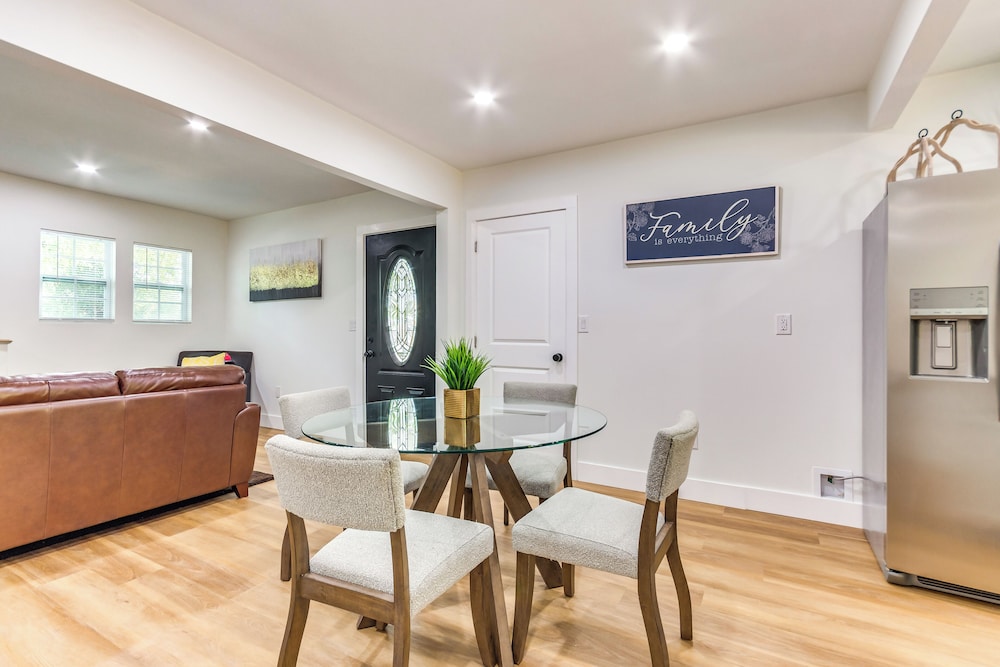 3 Mi to Dtwn Entertainment: Pensacola Family Home!