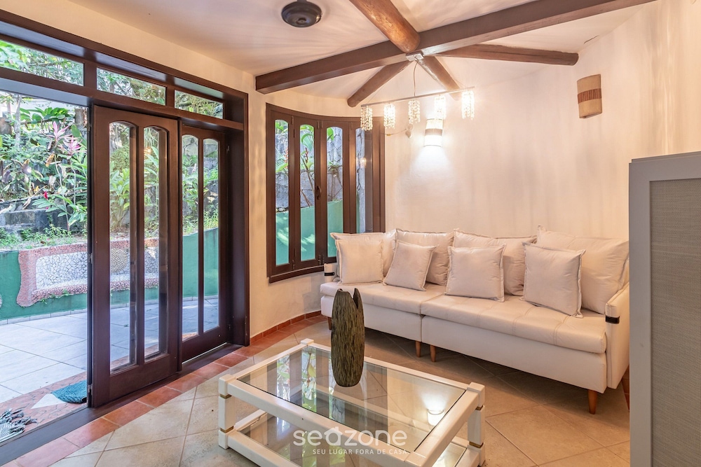 House w/ 3 Suites 400m From Mucuge Beach Mcg0006