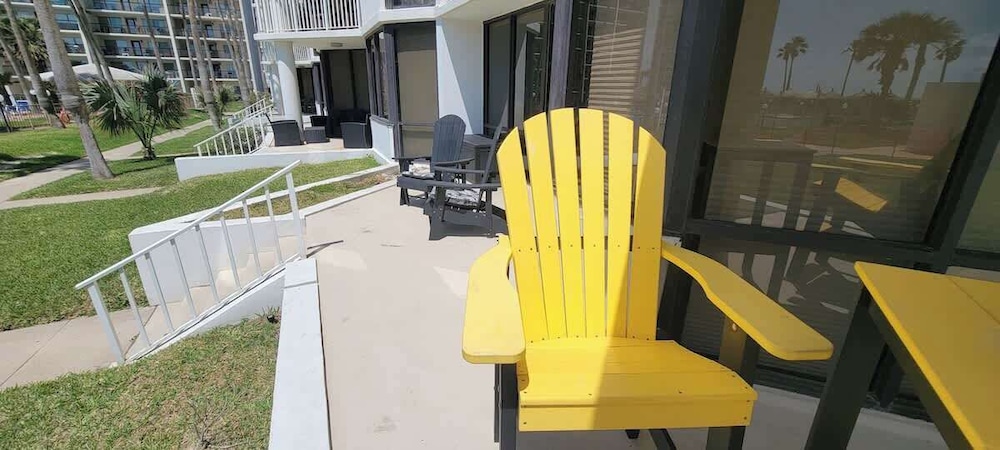 Beachfront Hotspot - New Furnishings - Pool - 1st Floor