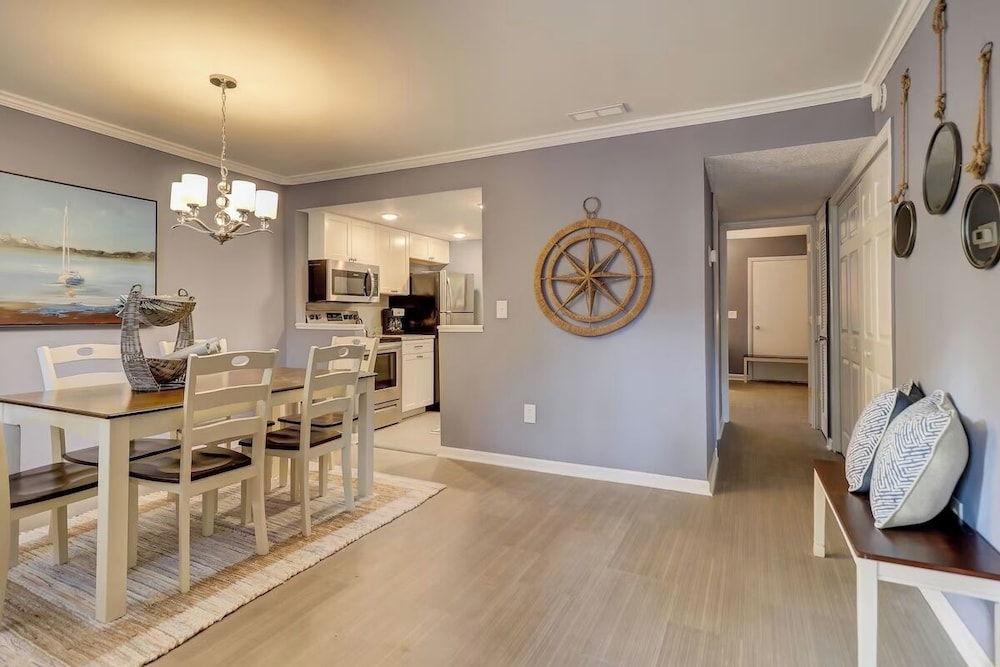 Spacious 3BR Hilton Head Getaway + Pool Access