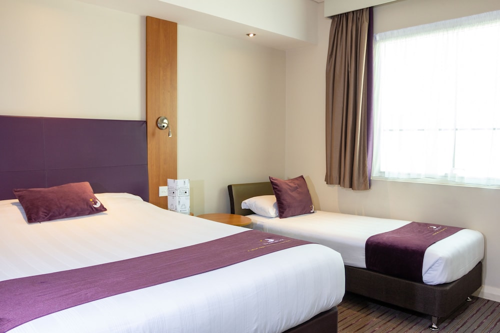 Premier Inn Abu Dhabi Airport (Business Park) Hotel 7
