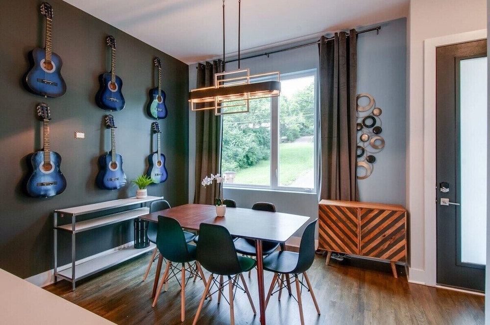 King Queen 2 Homes - 24 Beds City Views