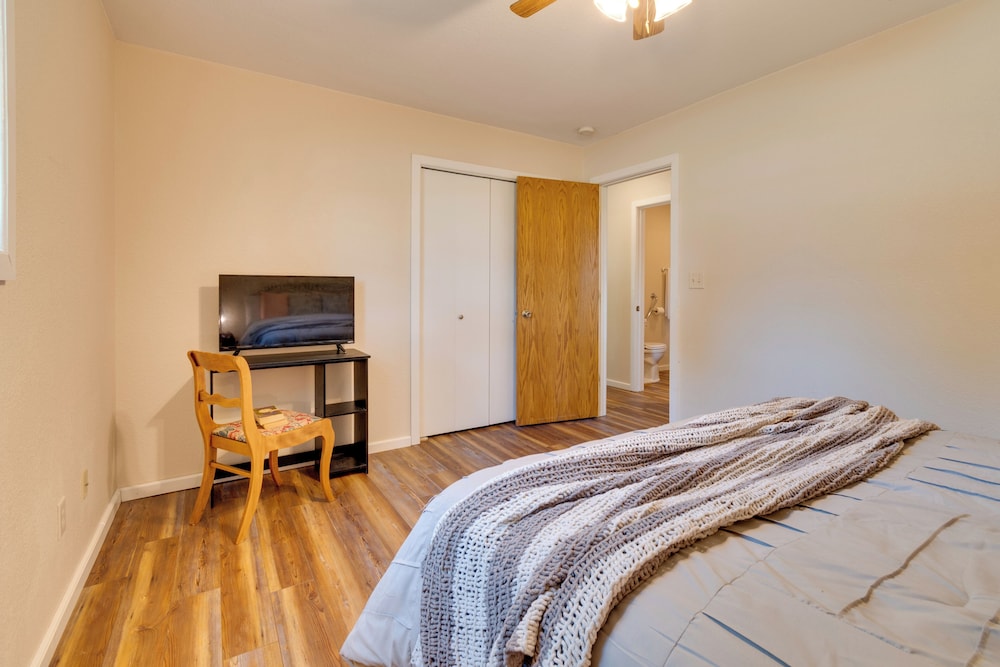 9 Mi to Effingham: Pet-friendly Rural Escape