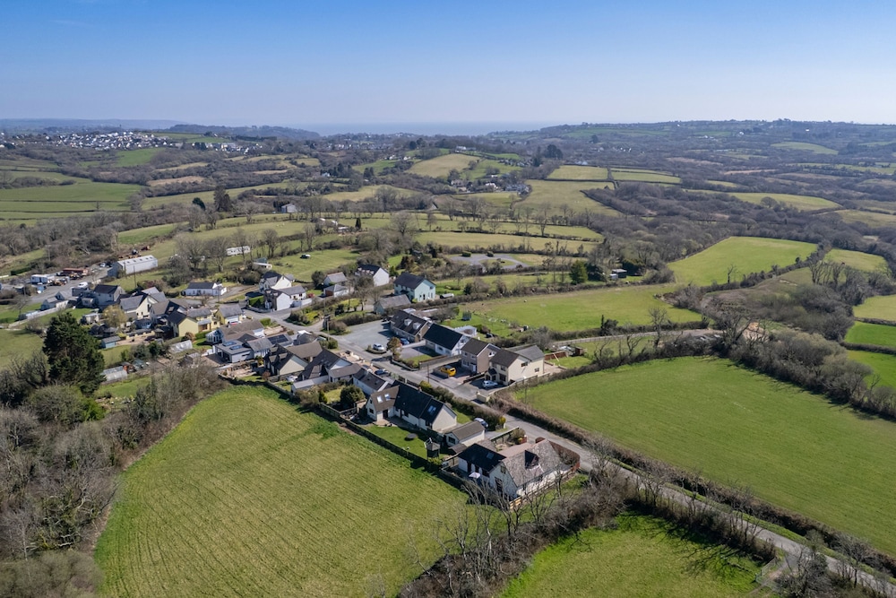 Honeyfield Lodge - Spacious Cottage Rural Views