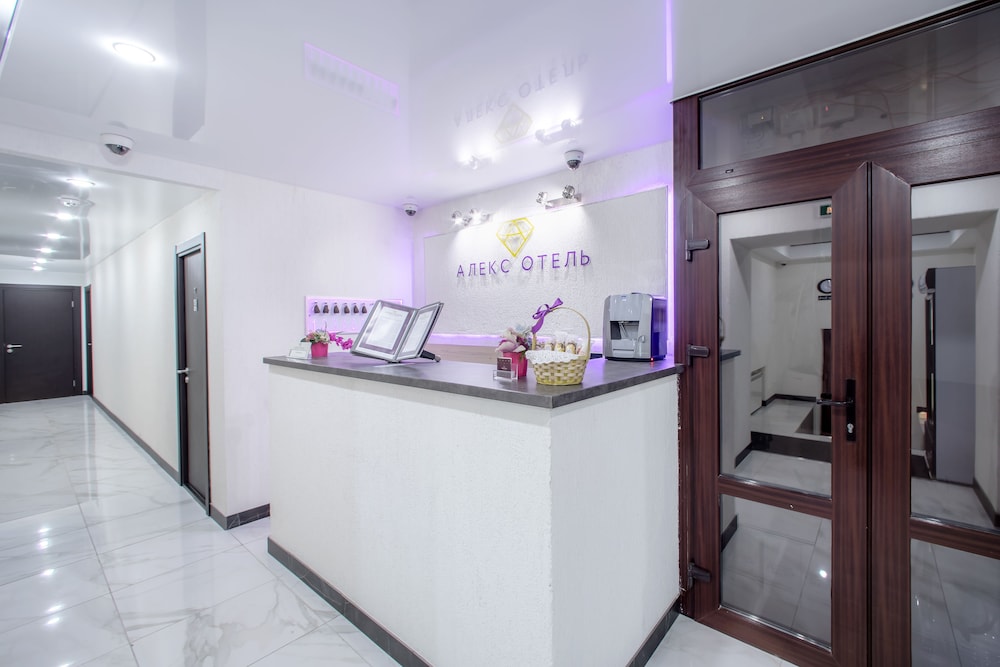 Alex Hotel on Muzhestva