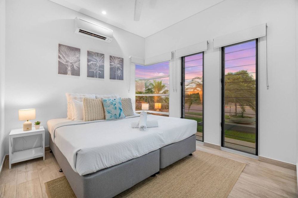 Zenhouse Solstice Designer 4-br Executive Retreat