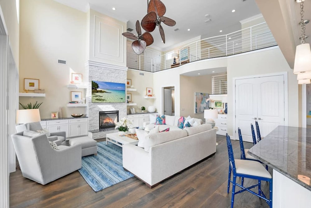 400 Steps to Sand Waterfront Luxury w Dock Pool