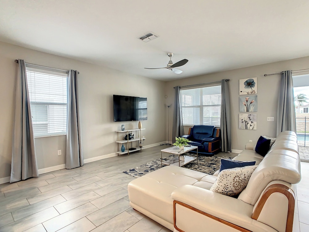Family Villa Themed Rooms Near Disney