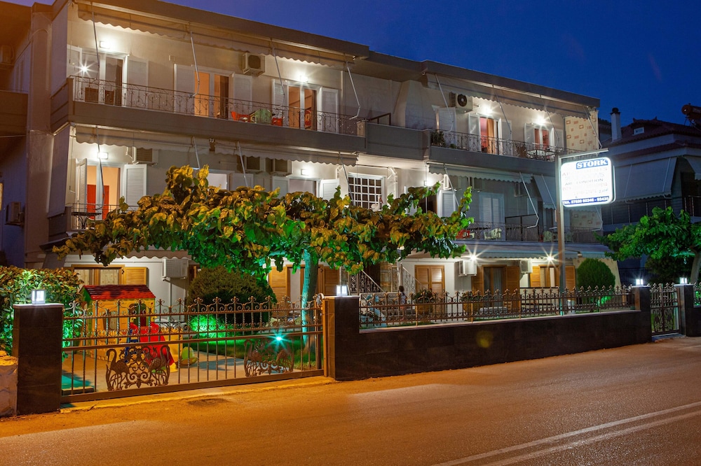 Stork Holiday Apartments - Garden & Sea View